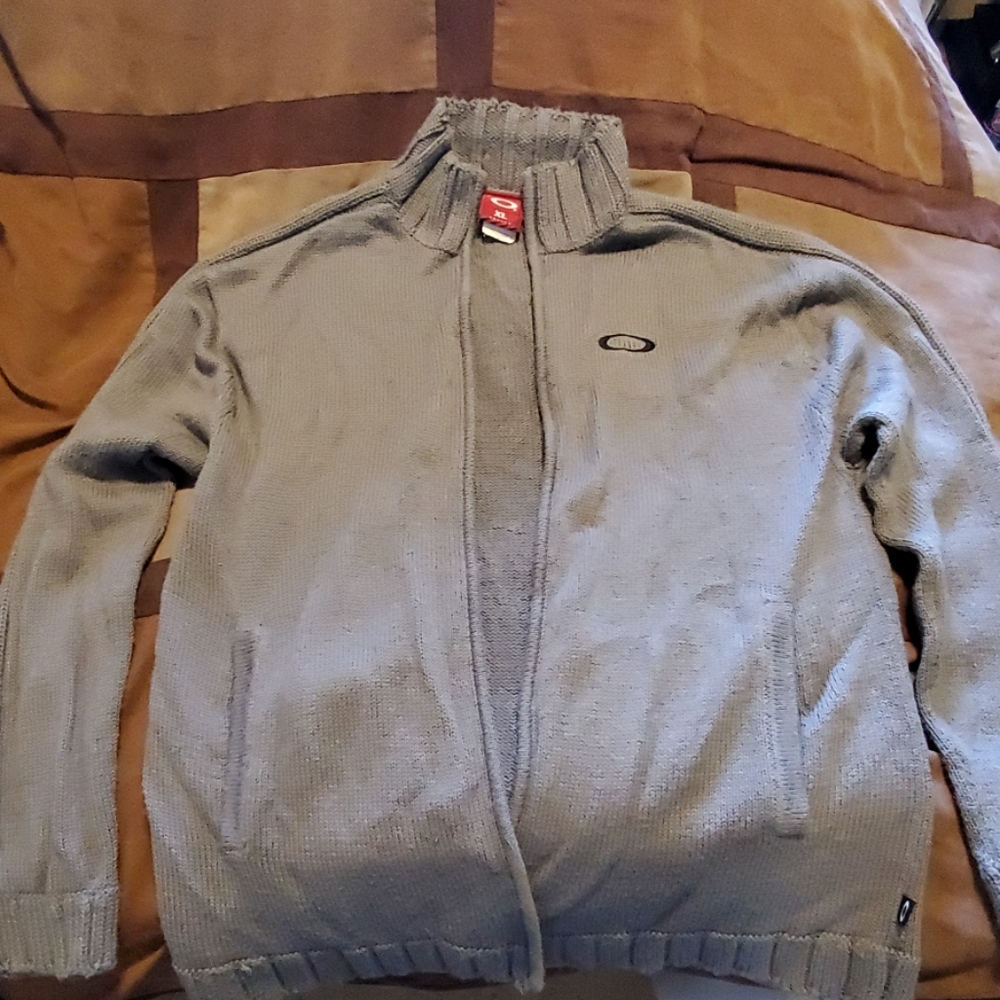 Oakley sweater XL